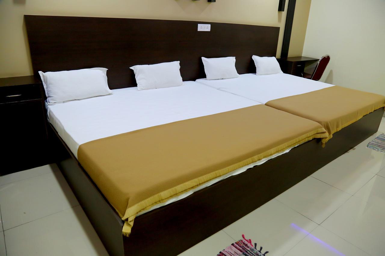 Divya Lodge Haydarabad Dış mekan fotoğraf