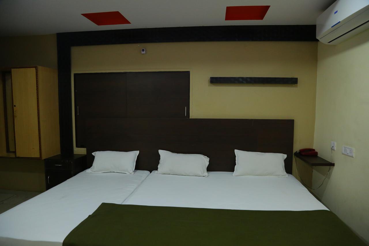 Divya Lodge Haydarabad Dış mekan fotoğraf